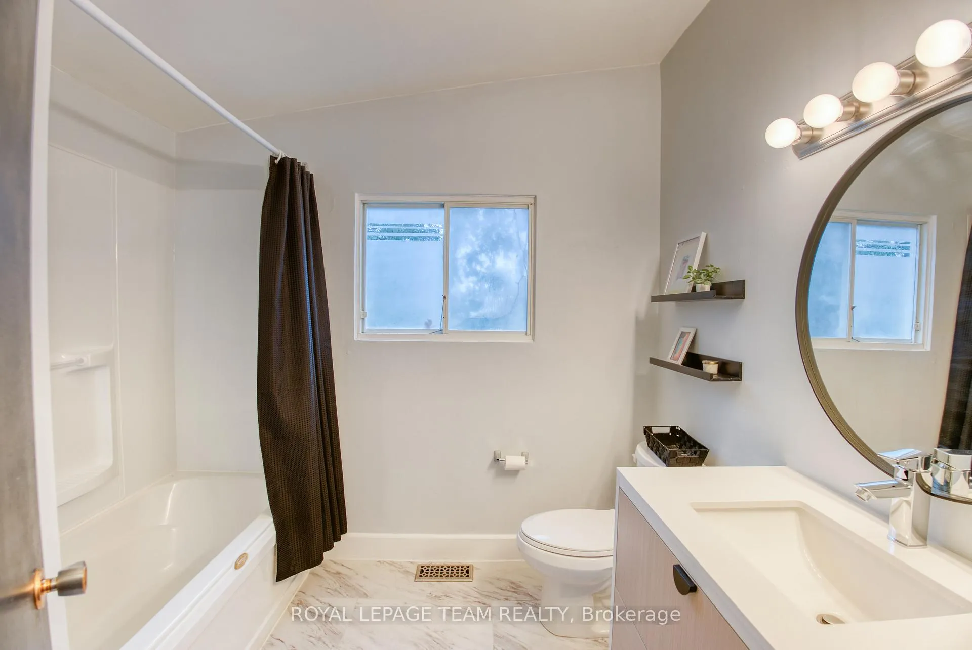 Photo 104 of 2010 Featherston Drive, Ottawa, Guildwood Estates - Urbandale Acres — HOMEH