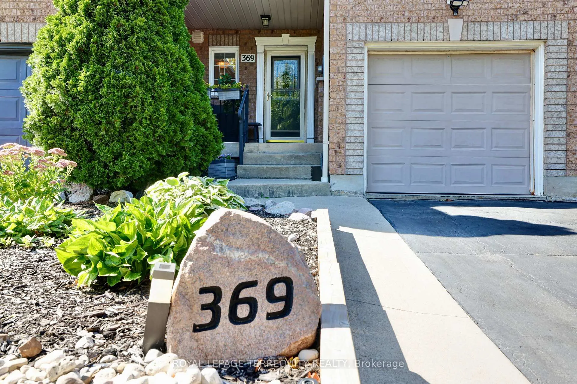 Photo 2 of 369 Rosegate Way, Oakville, Wedgewood Creek — HOMEH