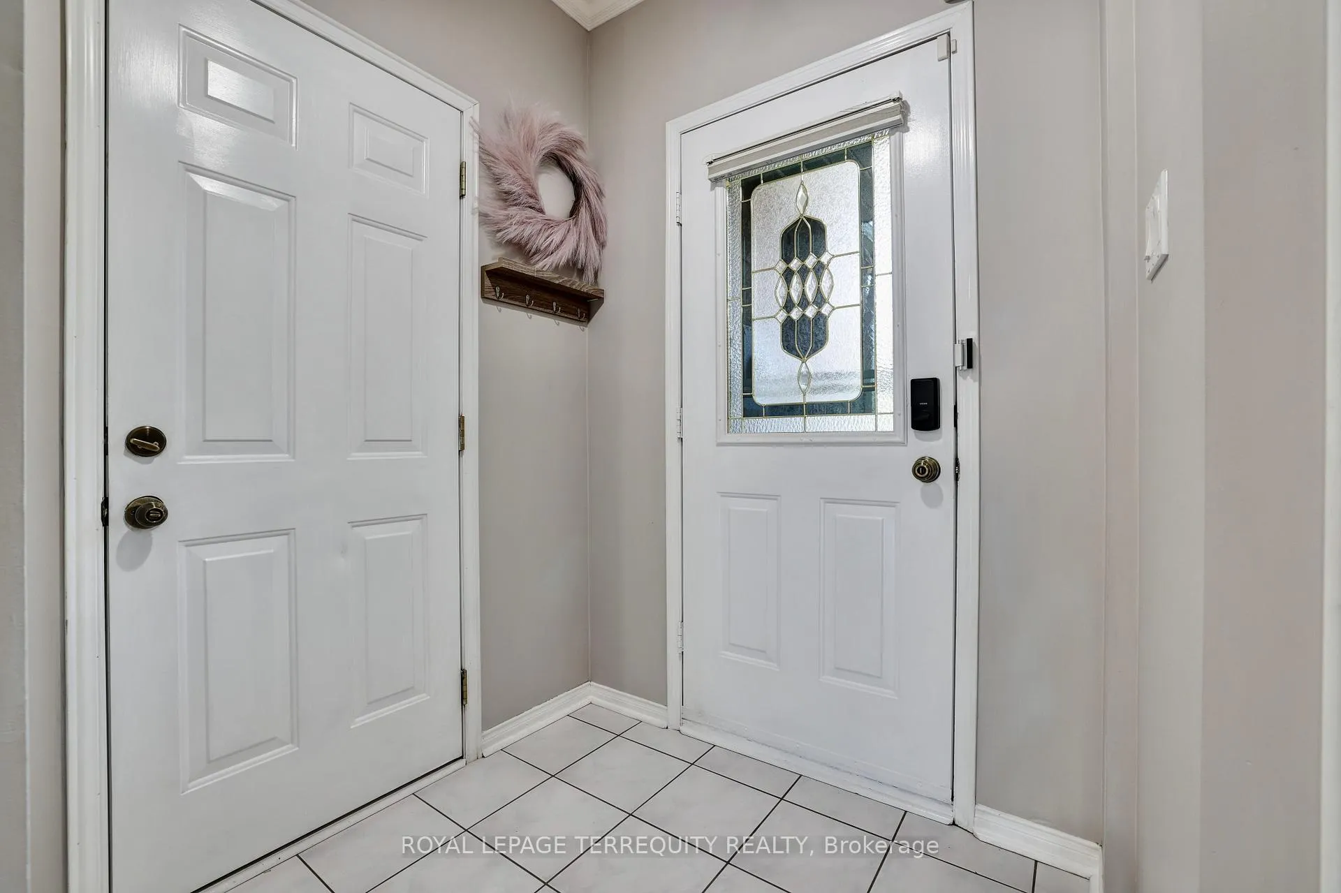 Photo 4 of 369 Rosegate Way, Oakville, Wedgewood Creek — HOMEH