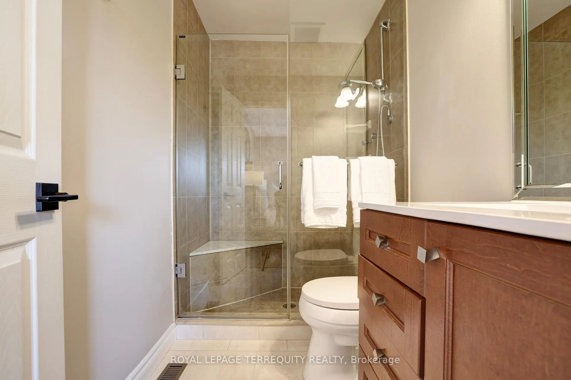 Photo 16 of 369 Rosegate Way, Oakville, Wedgewood Creek — HOMEH