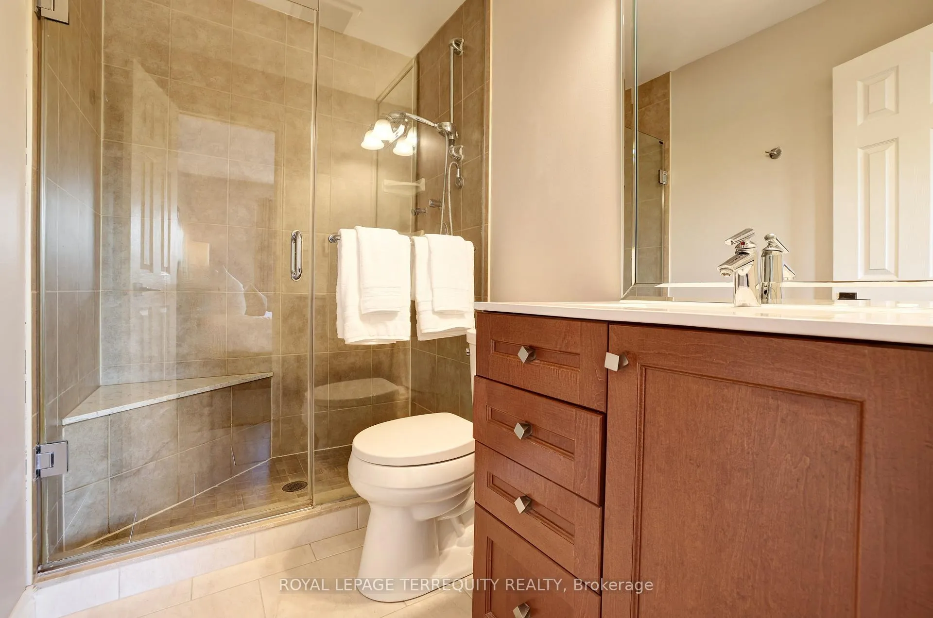 Photo 17 of 369 Rosegate Way, Oakville, Wedgewood Creek — HOMEH