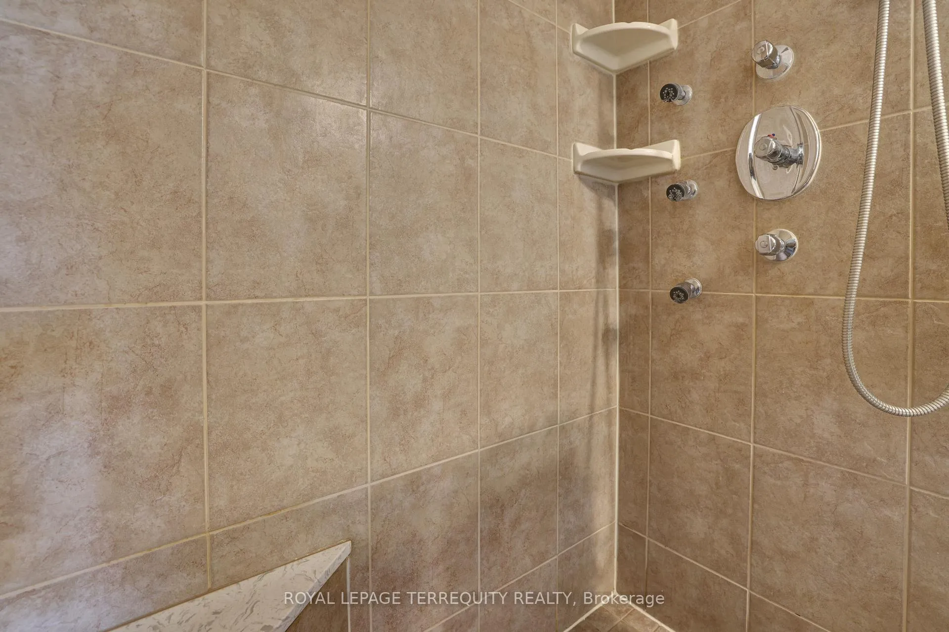 Photo 18 of 369 Rosegate Way, Oakville, Wedgewood Creek — HOMEH