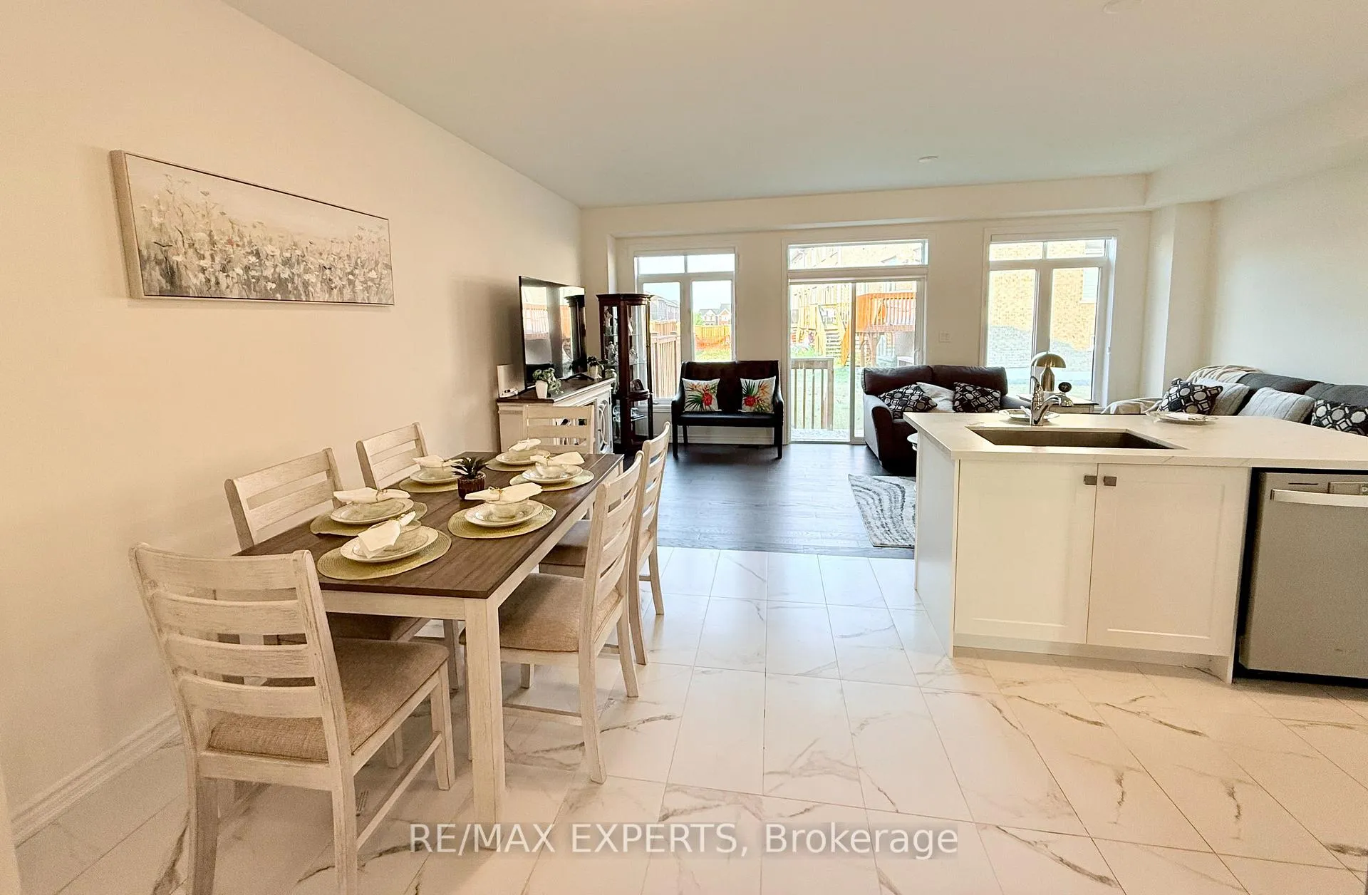 Photo 10 of 2229 Grainger Loop, Innisfil, Alcona — HOMEH