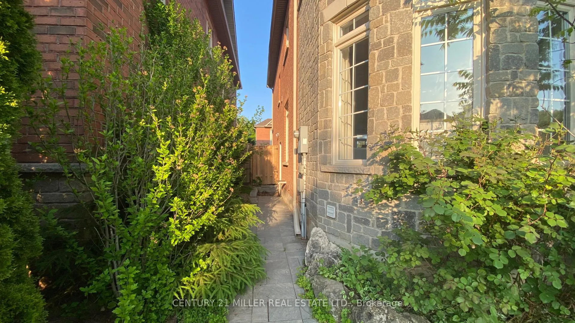 Photo 2 of Unit 3384, 3384 Springflower Way, Oakville, Bronte — HOMEH