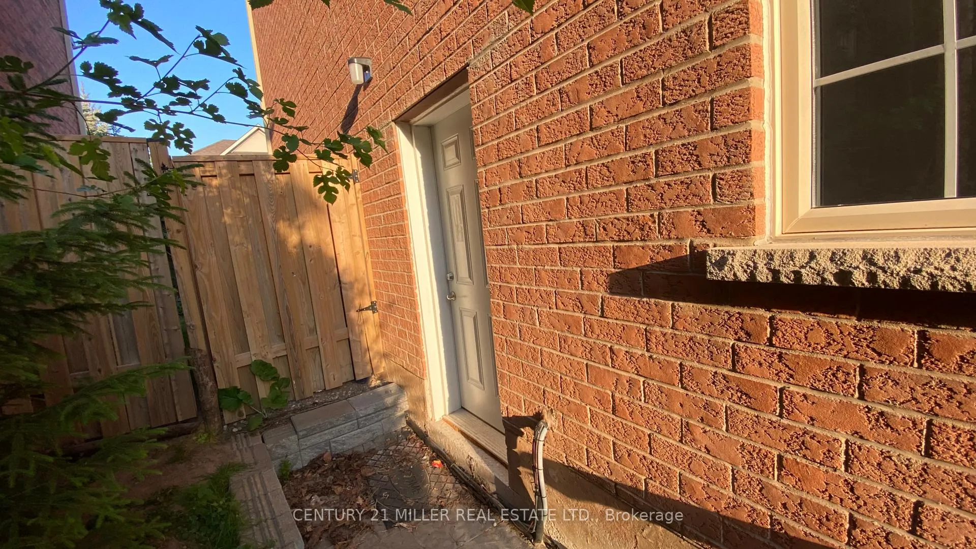 Photo 3 of Unit 3384, 3384 Springflower Way, Oakville, Bronte — HOMEH