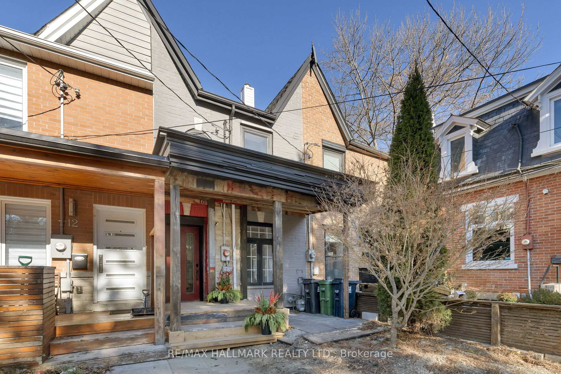 Front of 10 Saunders Avenue