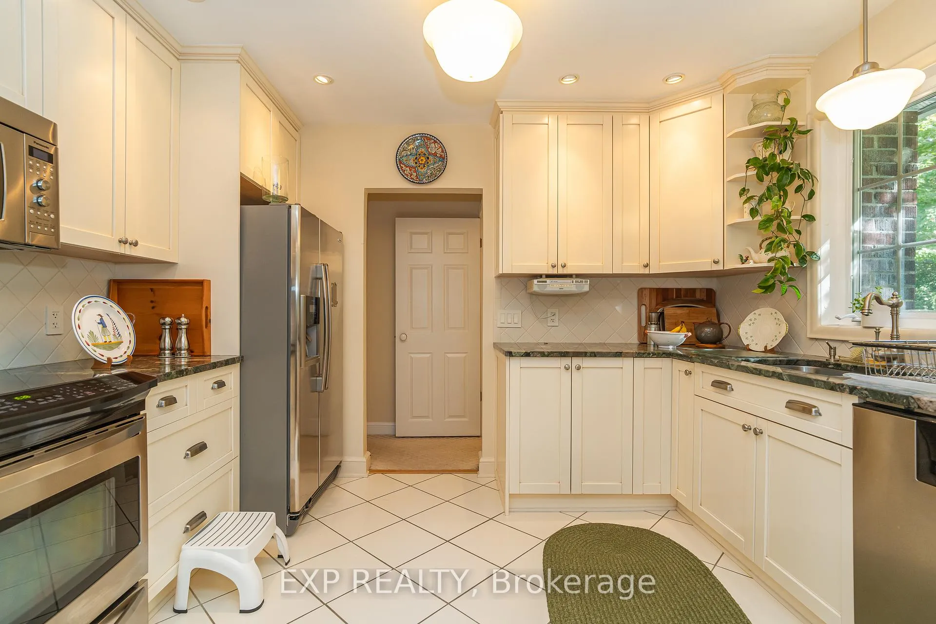 Photo 111 of 504 Thessaly Circle, Ottawa, Alta Vista/Faircrest Heights — HOMEH