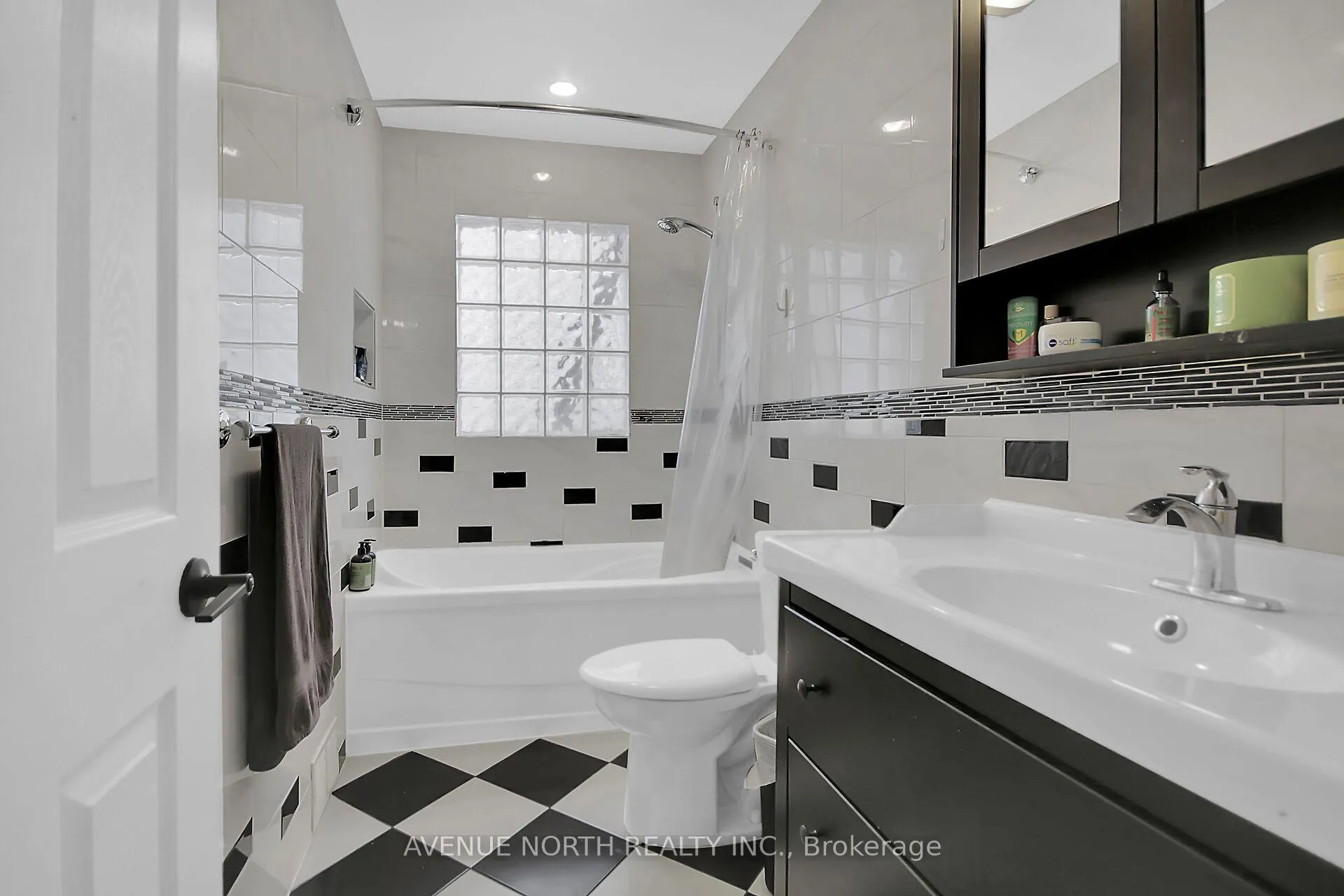 Photo 220 of 65 Rothwell Drive, Ottawa, Rothwell Heights — HOMEH