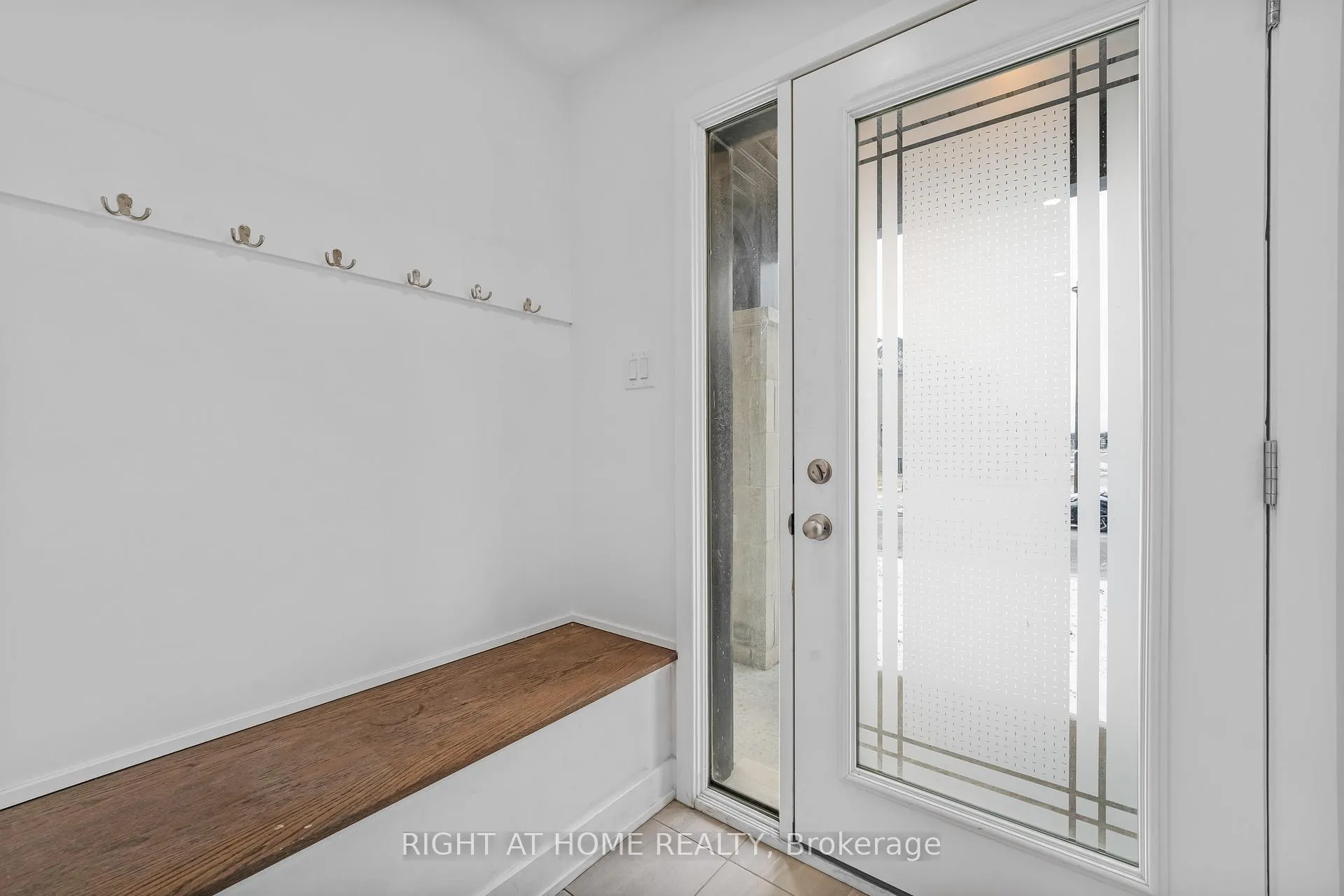 Photo 4 of 556 Tahoe Heights, Ottawa, Leitrim — HOMEH