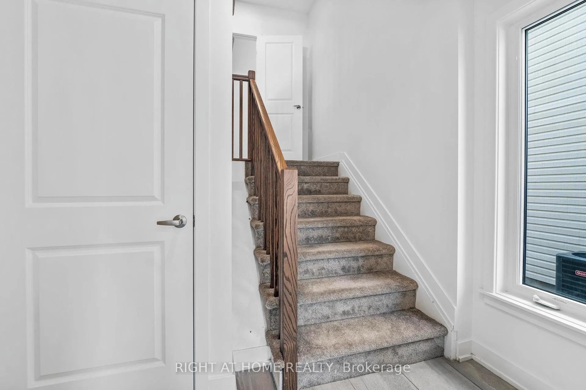 Photo 6 of 556 Tahoe Heights, Ottawa, Leitrim — HOMEH