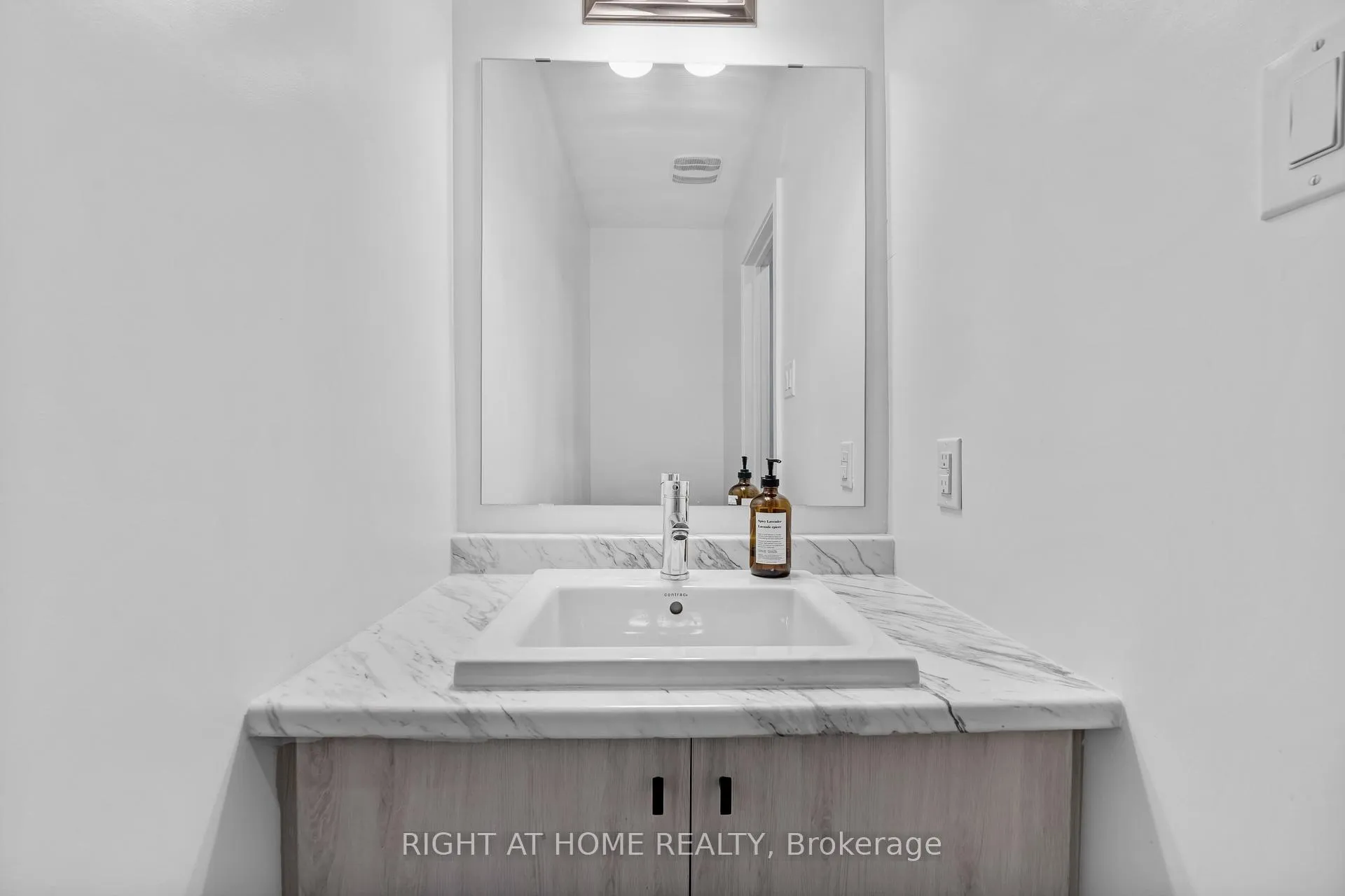 Photo 8 of 556 Tahoe Heights, Ottawa, Leitrim — HOMEH