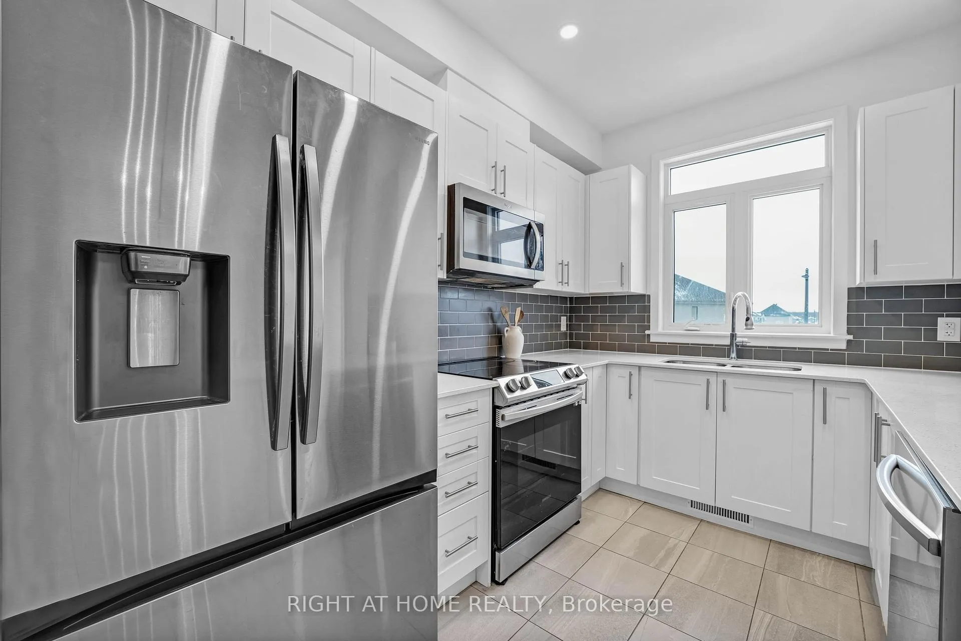Photo 23 of 556 Tahoe Heights, Ottawa, Leitrim — HOMEH