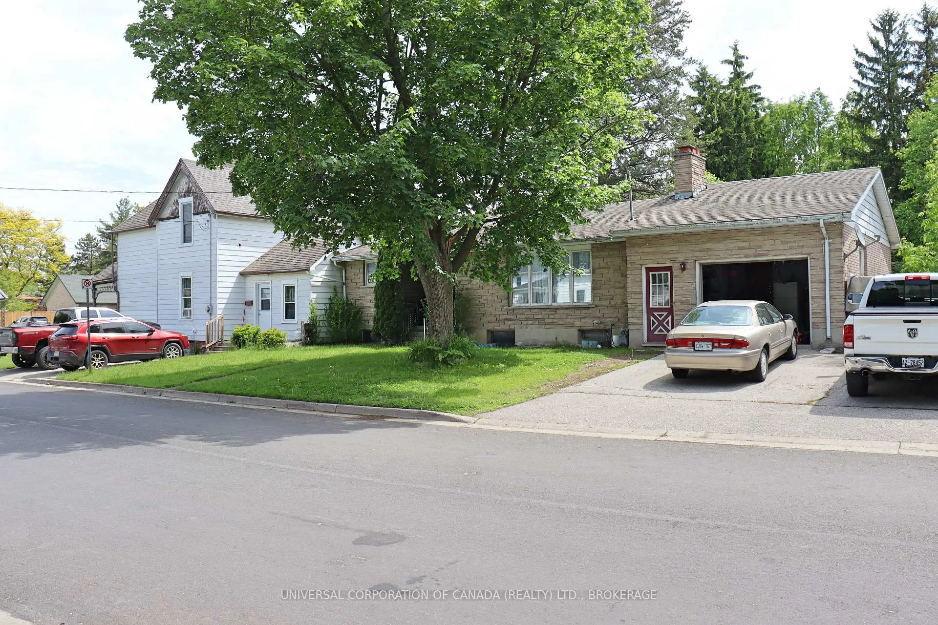 Front of 124 Sydenham Street W