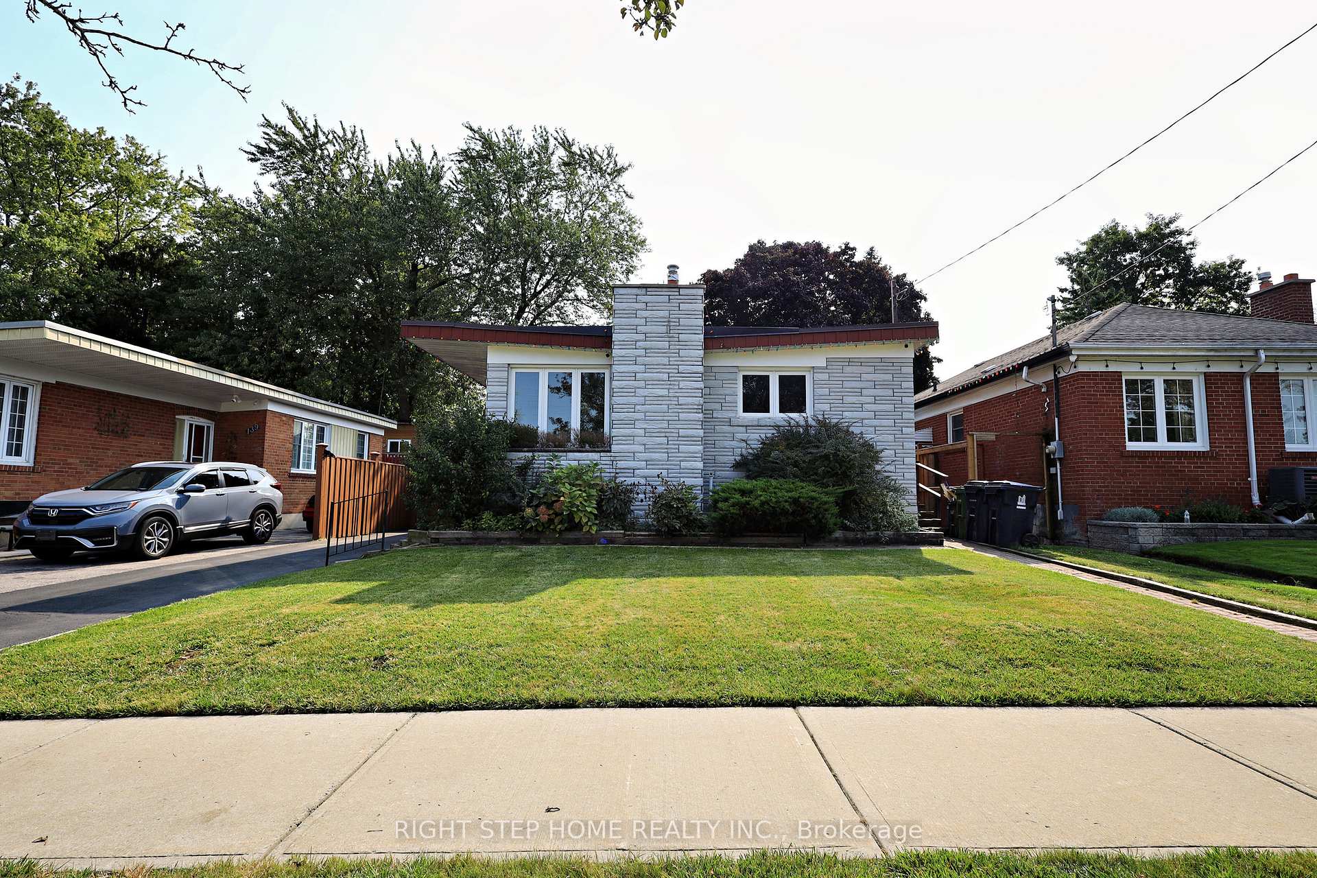 Front of 137 Benleigh Drive