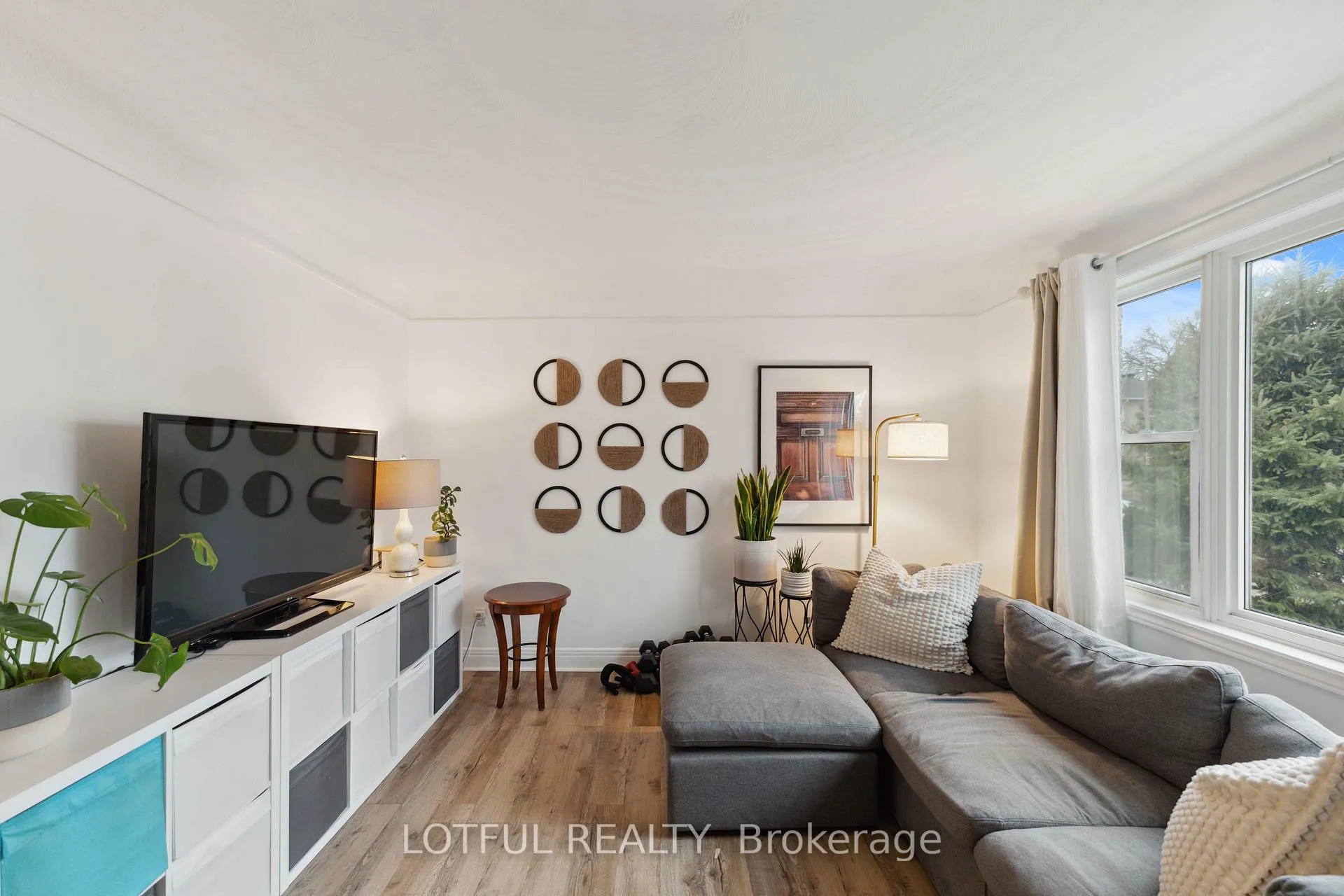 Photo 12 of Unit A, 2427 Chasseur Avenue, Ottawa, Heron Park — HOMEH