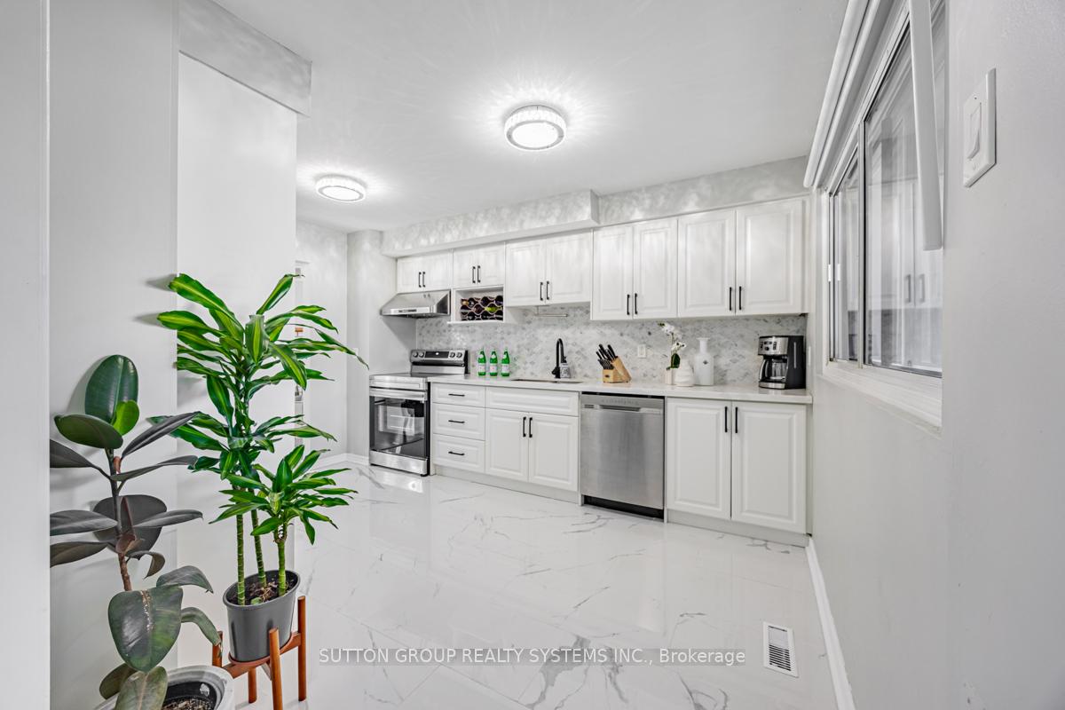 Photo 1 of 12 Sachems Place, Scarborough, Malvern — HOMEH