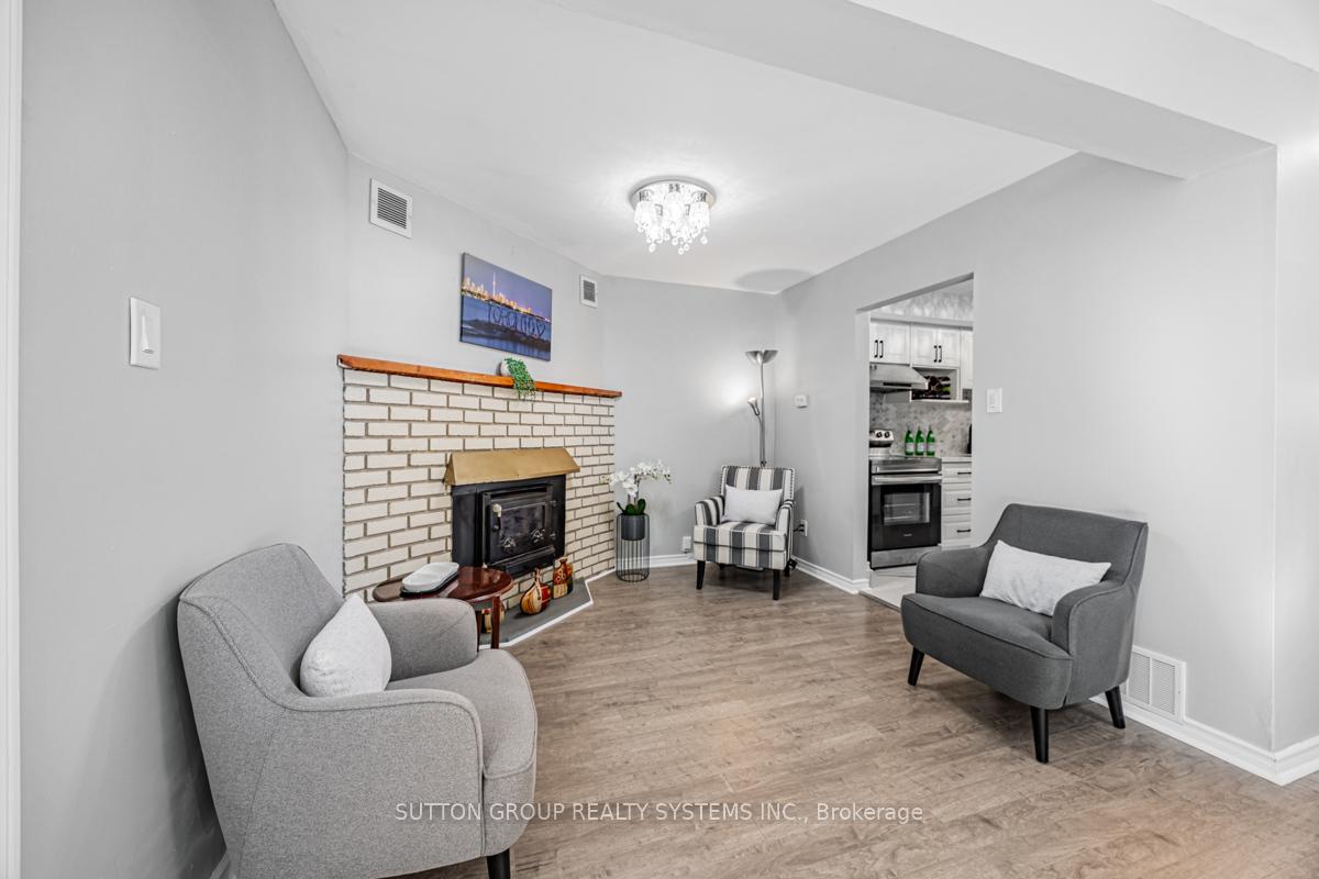 Photo 5 of 12 Sachems Place, Scarborough, Malvern — HOMEH