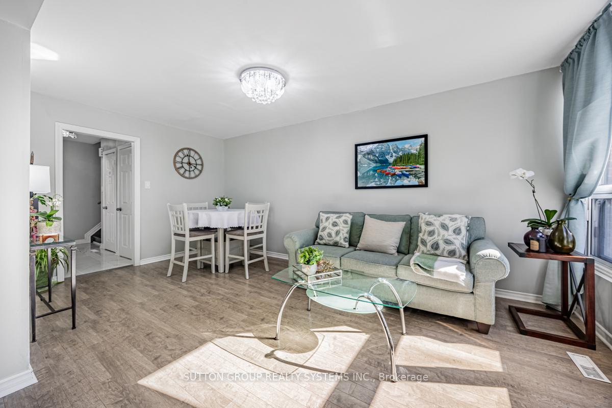 Photo 8 of 12 Sachems Place, Scarborough, Malvern — HOMEH