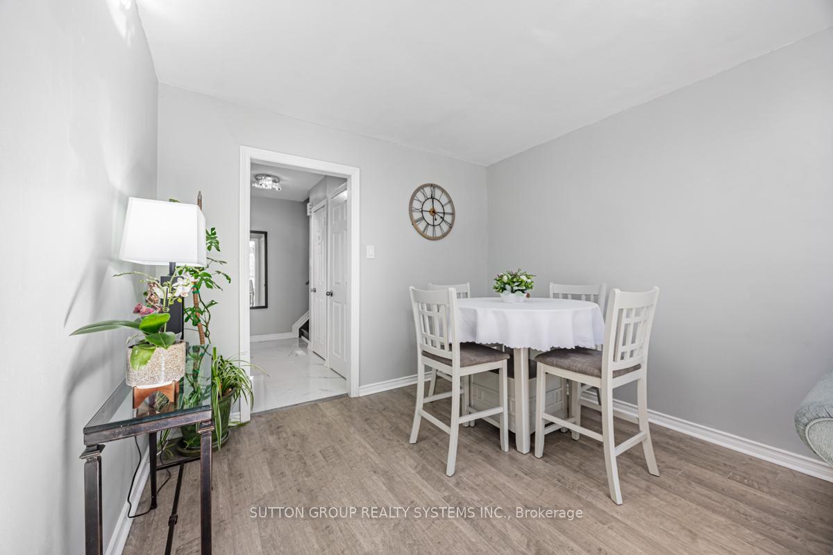 Photo 10 of 12 Sachems Place, Scarborough, Malvern — HOMEH