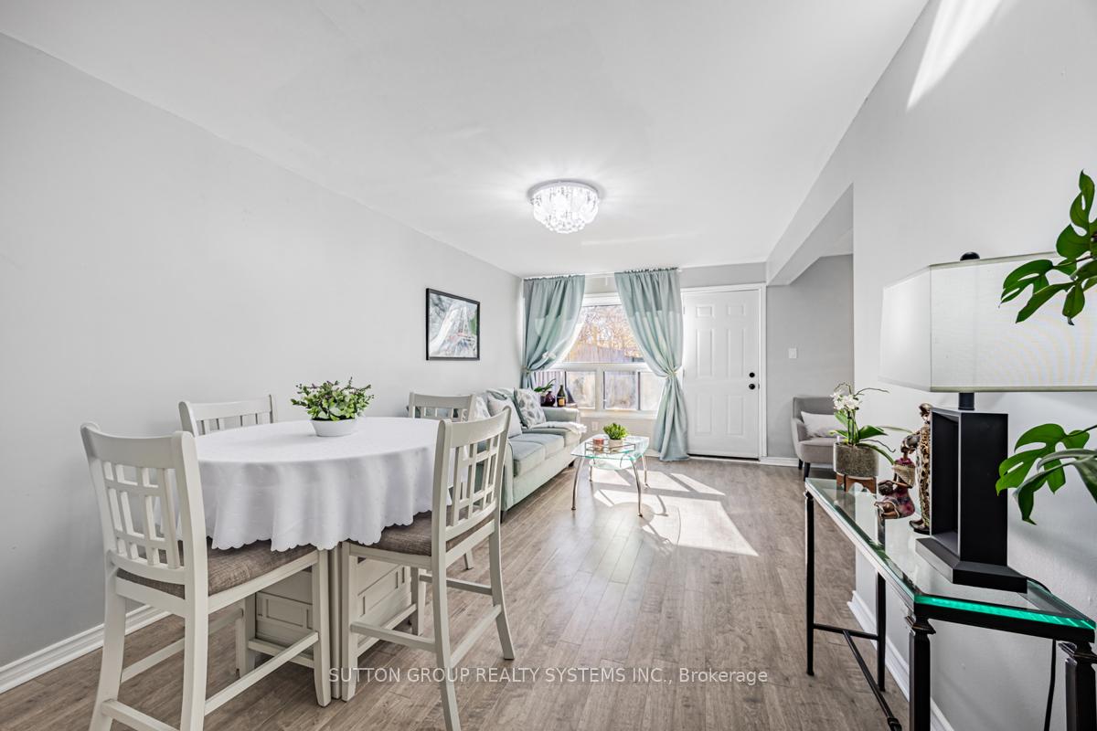 Photo 11 of 12 Sachems Place, Scarborough, Malvern — HOMEH