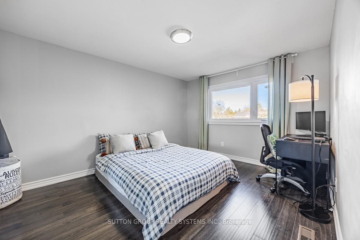 Photo 14 of 12 Sachems Place, Scarborough, Malvern — HOMEH