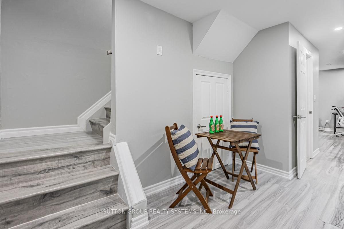 Photo 20 of 12 Sachems Place, Scarborough, Malvern — HOMEH