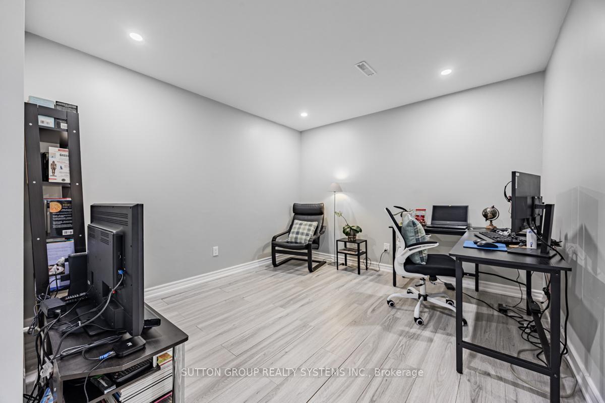 Photo 23 of 12 Sachems Place, Scarborough, Malvern — HOMEH