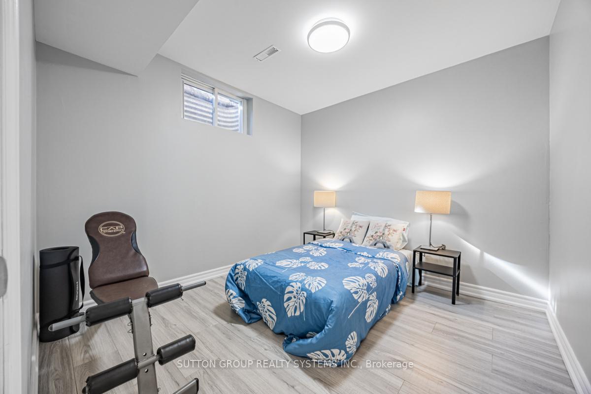 Photo 24 of 12 Sachems Place, Scarborough, Malvern — HOMEH
