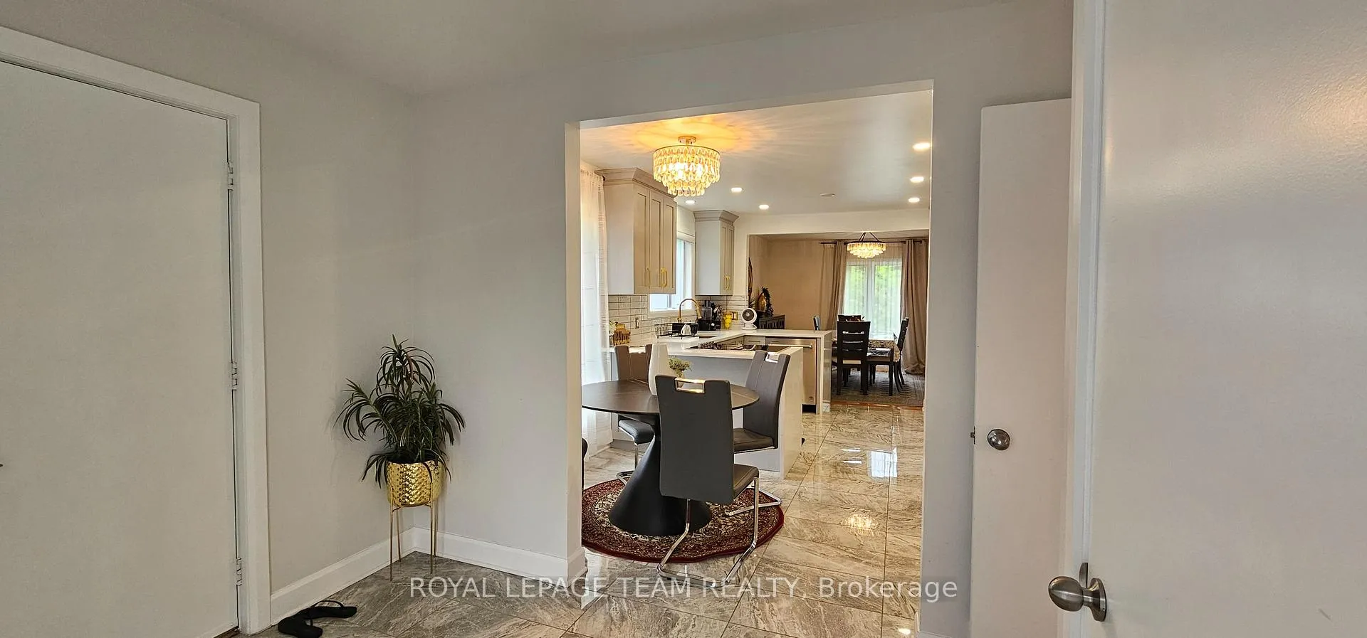 Photo 37 of 8 Swans Way S, Ottawa, Rothwell Heights — HOMEH