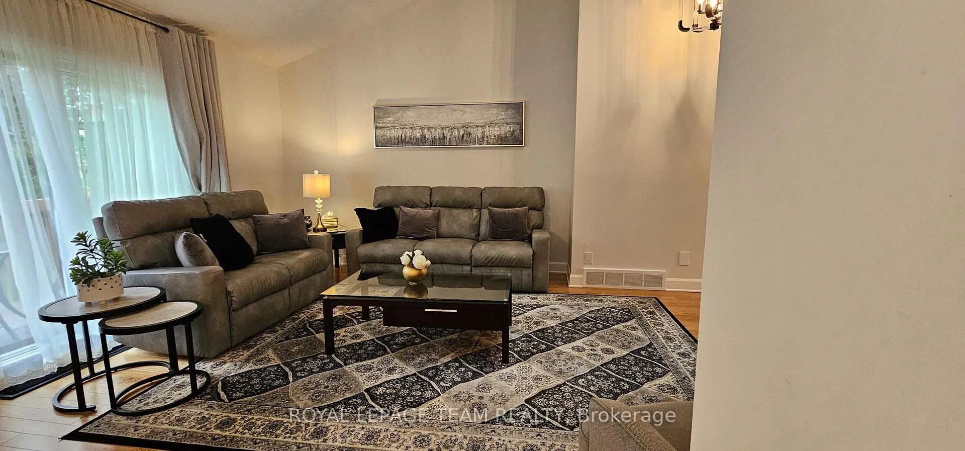 Photo 112 of 8 Swans Way S, Ottawa, Rothwell Heights — HOMEH