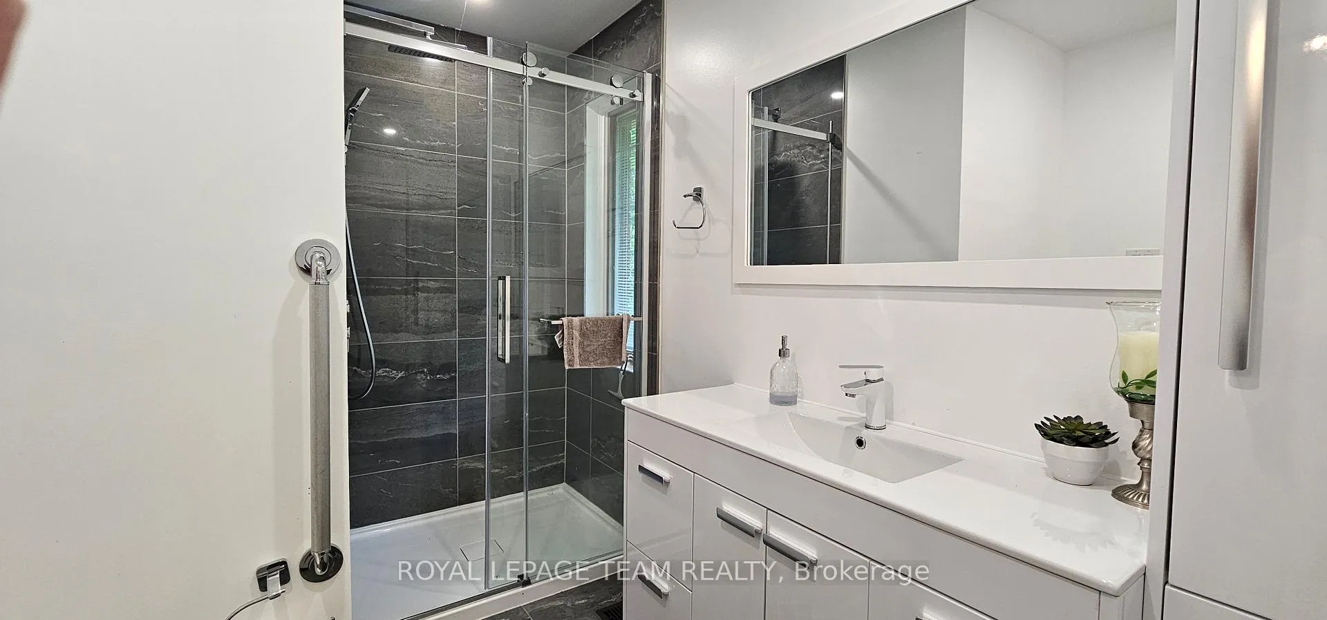 Photo 220 of 8 Swans Way S, Ottawa, Rothwell Heights — HOMEH