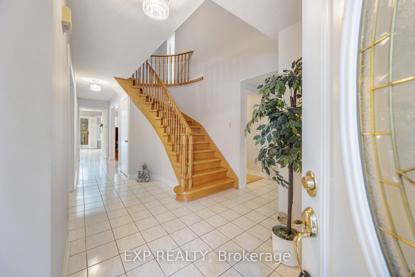 Photo 2 of 4 Calibre Court, Scarborough, Rouge — HOMEH
