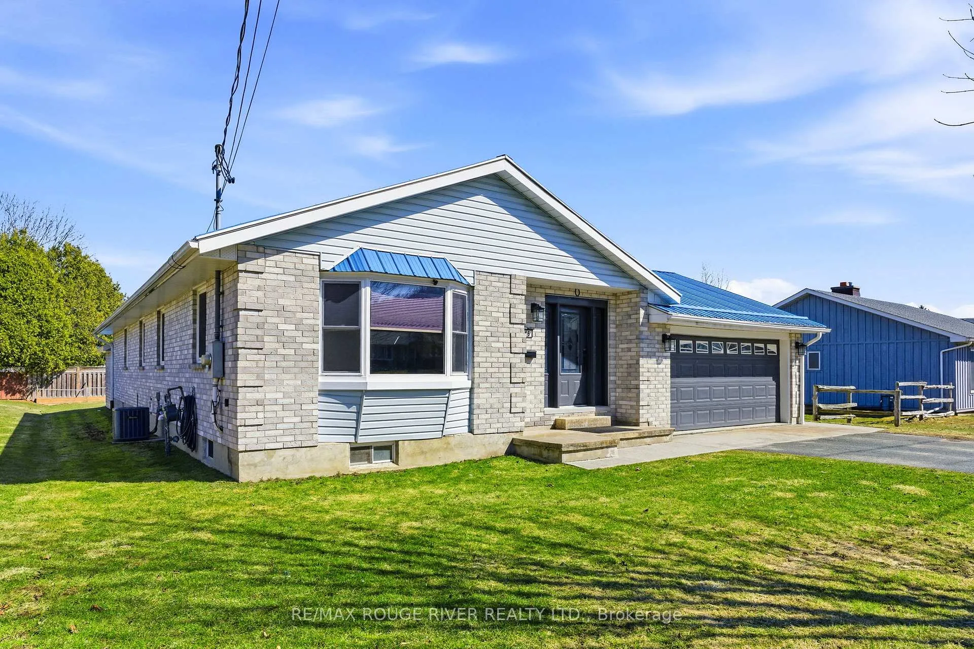 Photo 2 of 846 Ontario Street, Cobourg — HOMEH