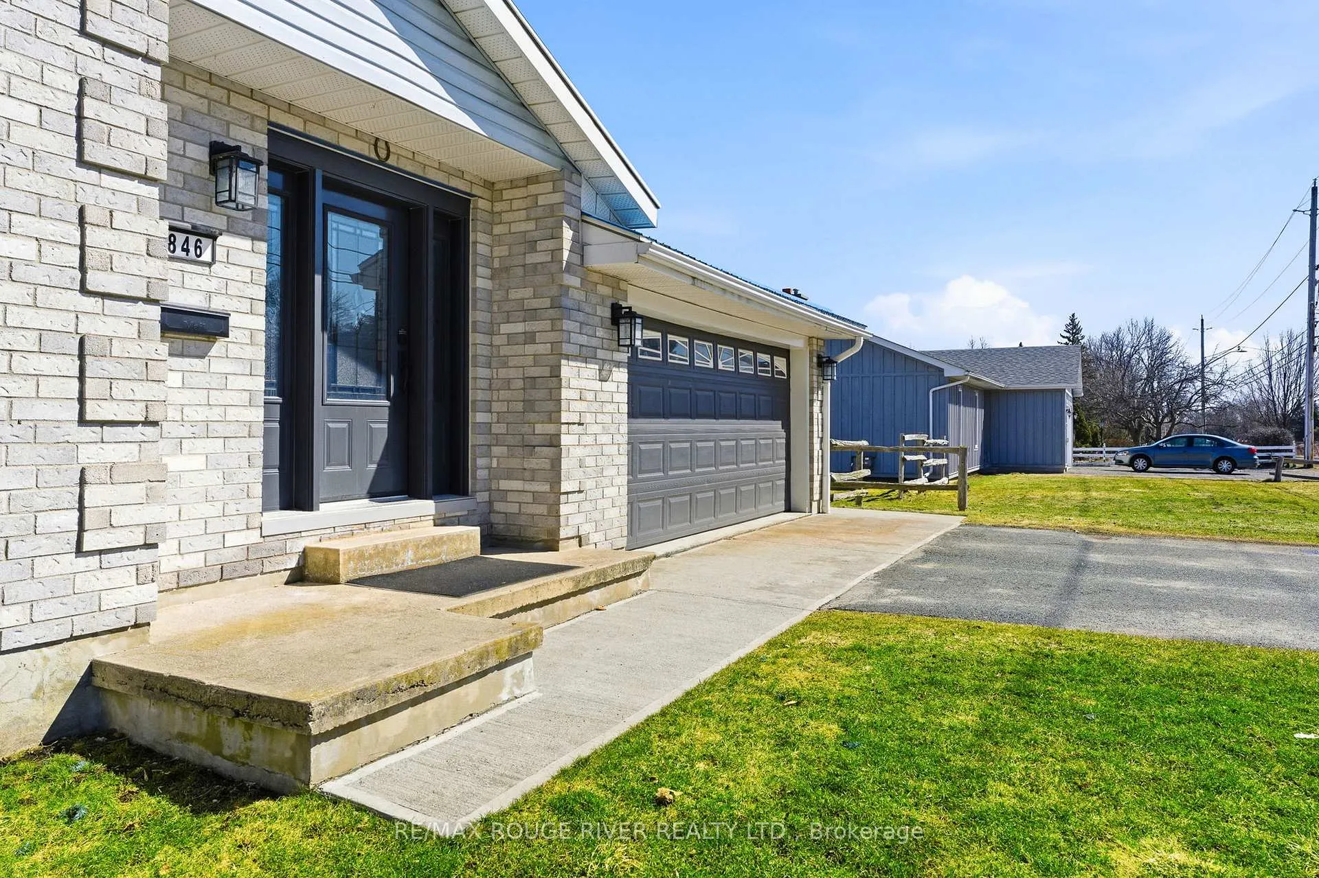 Photo 4 of 846 Ontario Street, Cobourg — HOMEH