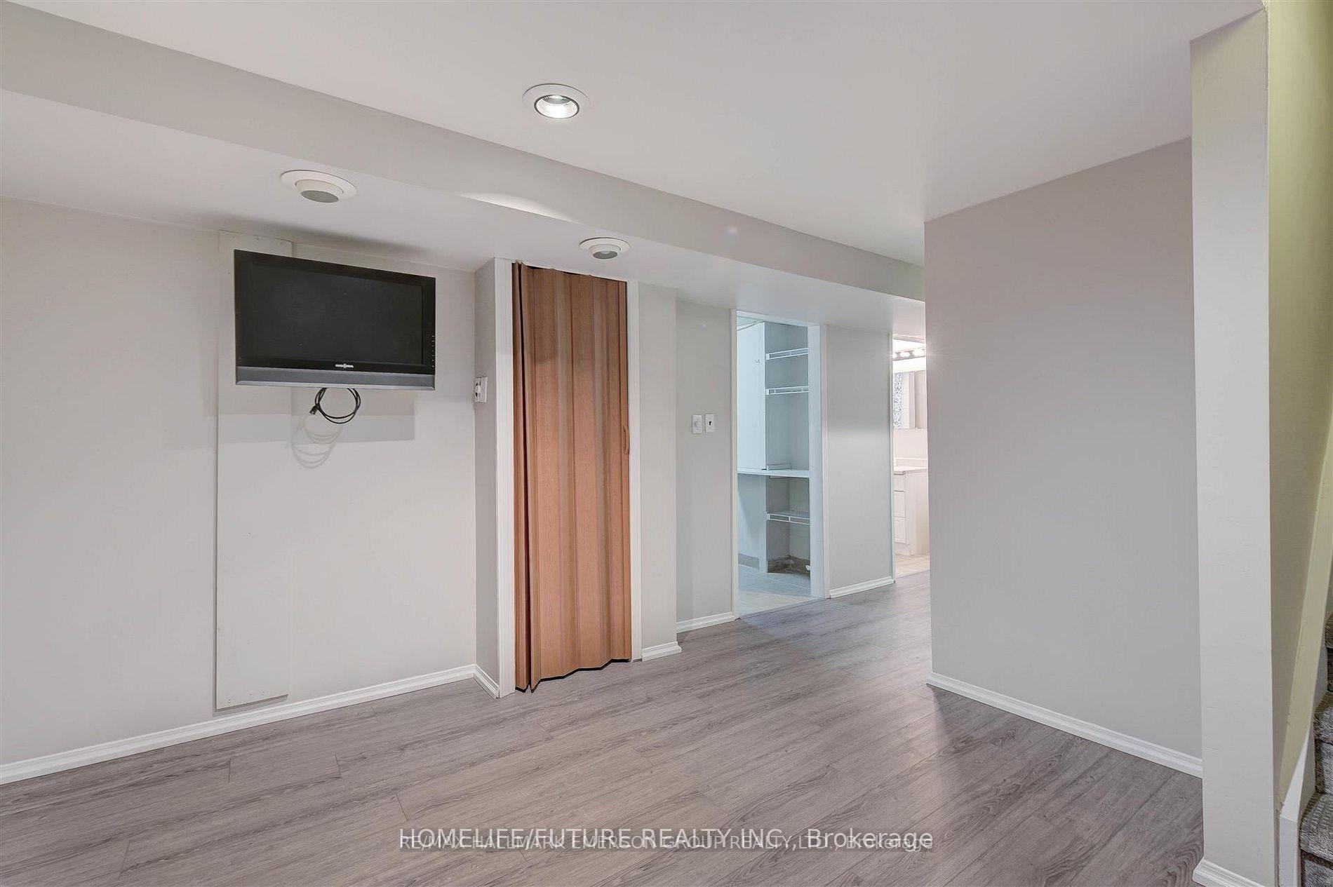 Photo 3 of Unit Bsmt, 125 Granada Crescent, Scarborough, Rouge — HOMEH