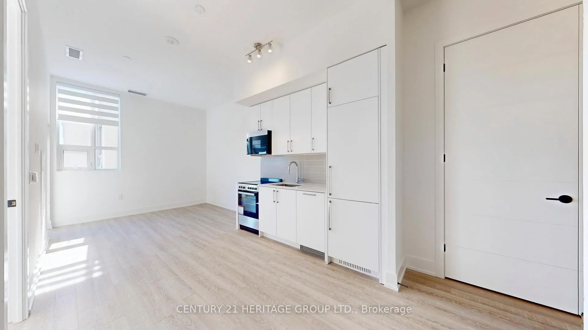 Photo 6 of Unit 611, 2075 King Road, King, King City — HOMEH