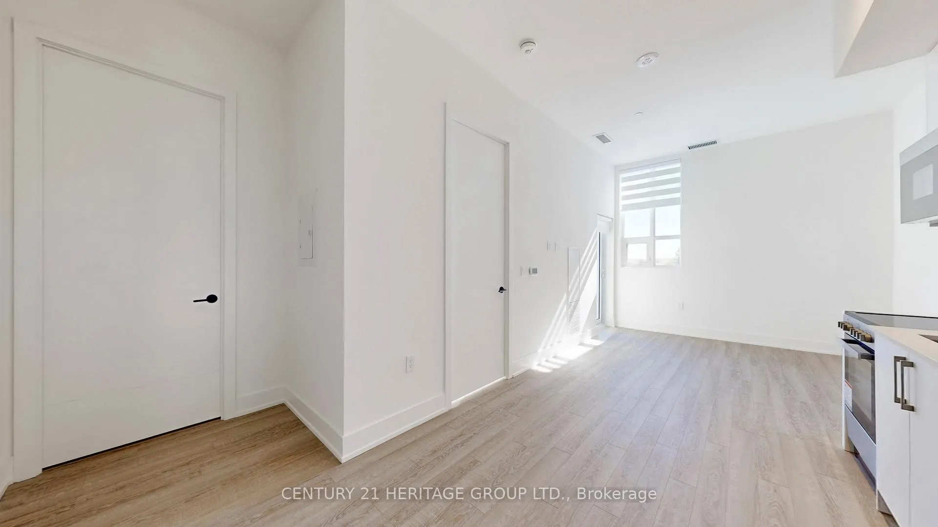 Photo 7 of Unit 611, 2075 King Road, King, King City — HOMEH
