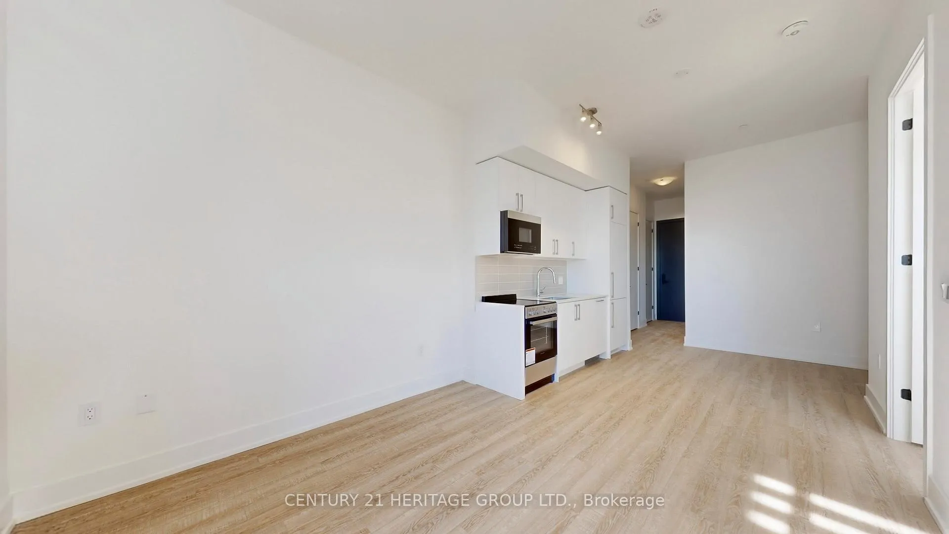 Photo 8 of Unit 611, 2075 King Road, King, King City — HOMEH
