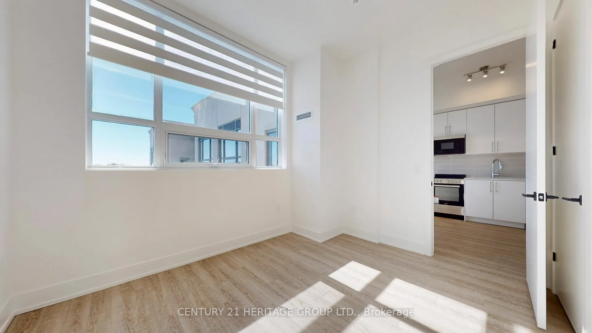 Photo 11 of Unit 611, 2075 King Road, King, King City — HOMEH