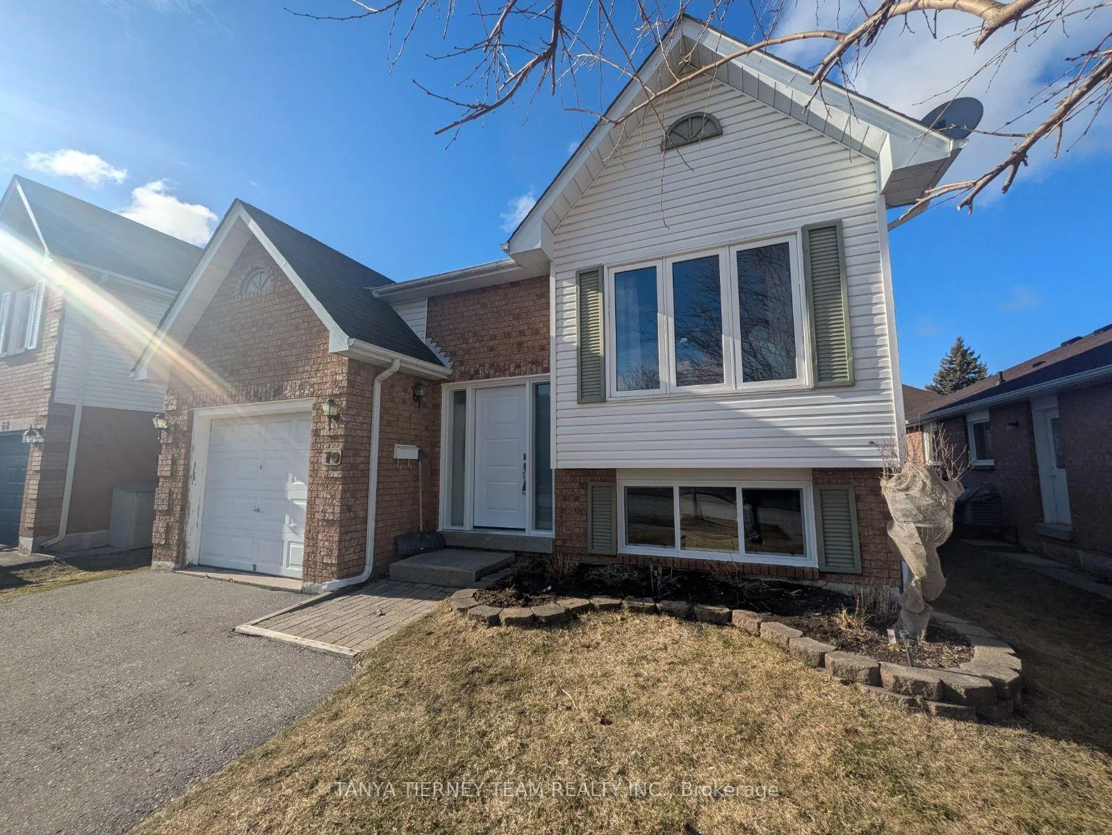 Photo 1 of 70 Freeland Avenue, Clarington, Bowmanville — HOMEH