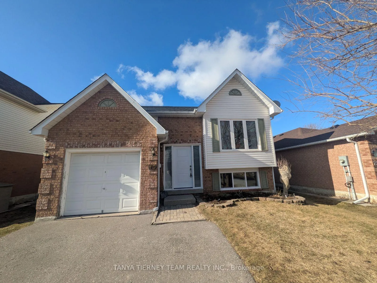 Photo 2 of 70 Freeland Avenue, Clarington, Bowmanville — HOMEH