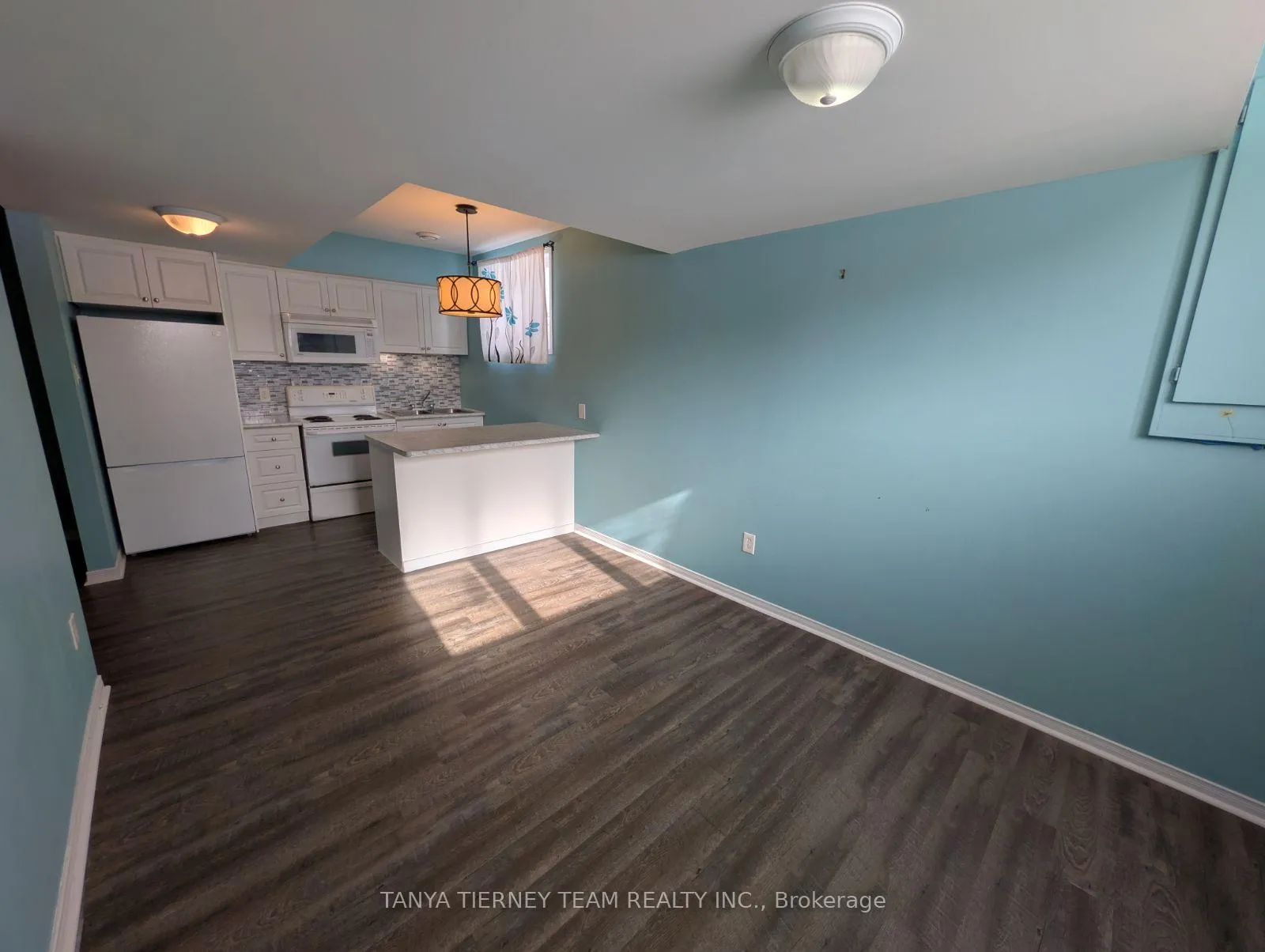 Photo 12 of 70 Freeland Avenue, Clarington, Bowmanville — HOMEH
