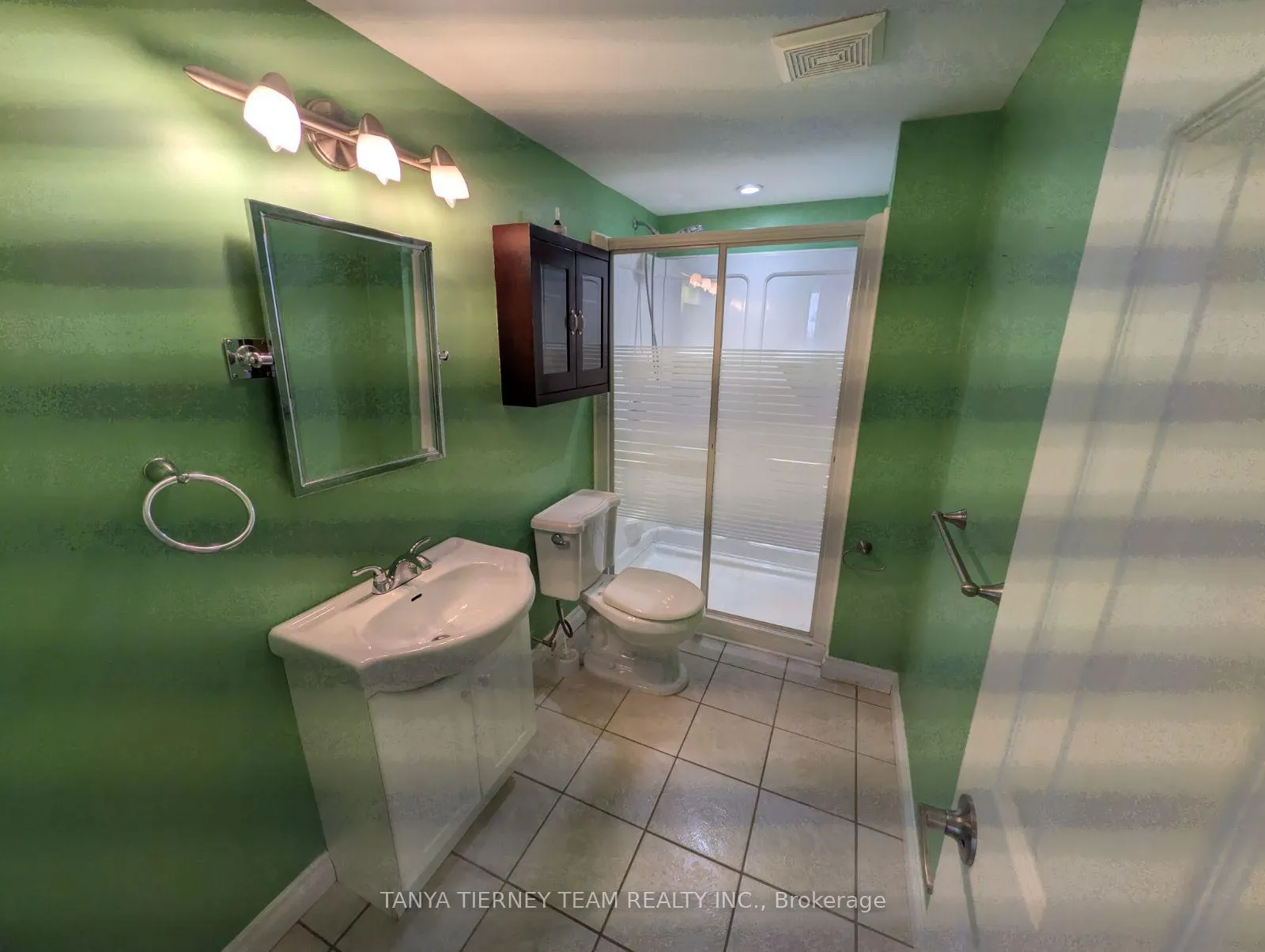Photo 15 of 70 Freeland Avenue, Clarington, Bowmanville — HOMEH