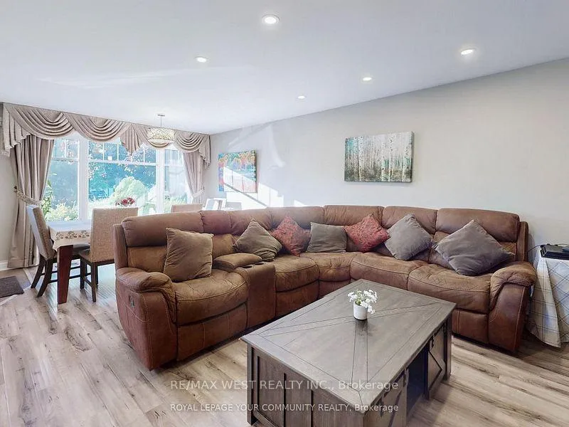 Photo 2 of 55 Davis Road, Aurora, Aurora Highlands — HOMEH