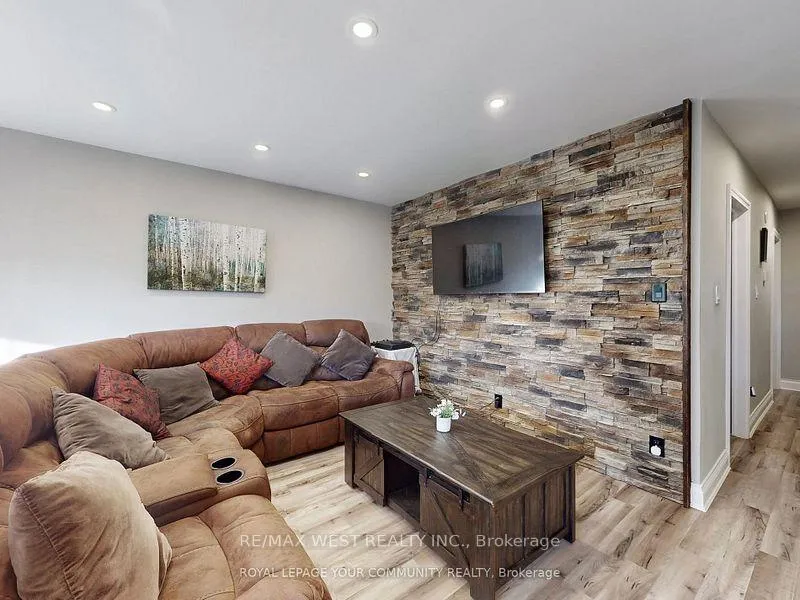 Photo 4 of 55 Davis Road, Aurora, Aurora Highlands — HOMEH