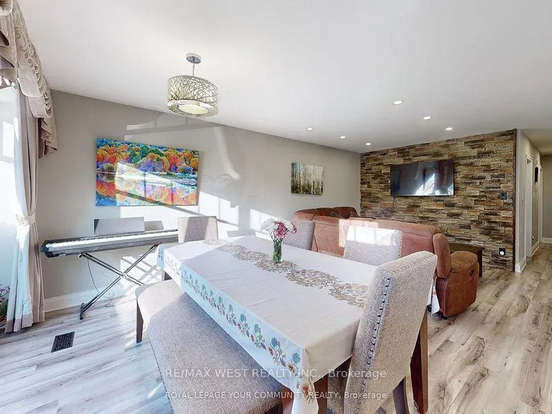 Photo 6 of 55 Davis Road, Aurora, Aurora Highlands — HOMEH