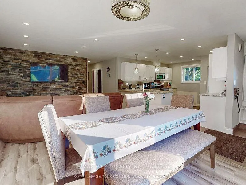 Photo 7 of 55 Davis Road, Aurora, Aurora Highlands — HOMEH