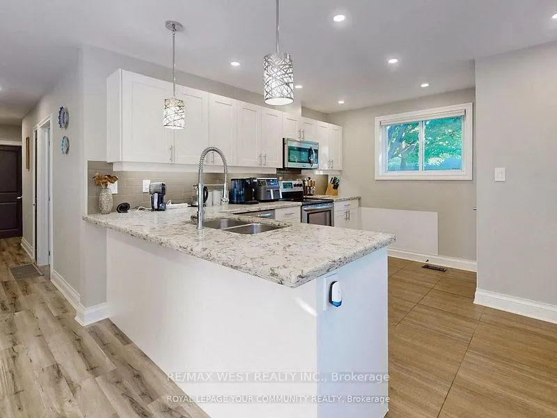 Photo 8 of 55 Davis Road, Aurora, Aurora Highlands — HOMEH