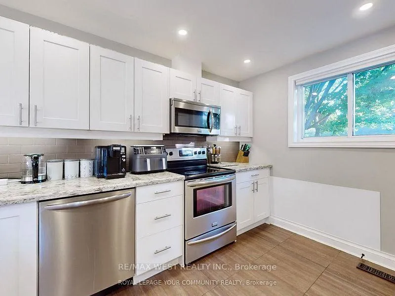 Photo 9 of 55 Davis Road, Aurora, Aurora Highlands — HOMEH