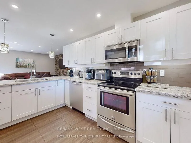 Photo 10 of 55 Davis Road, Aurora, Aurora Highlands — HOMEH